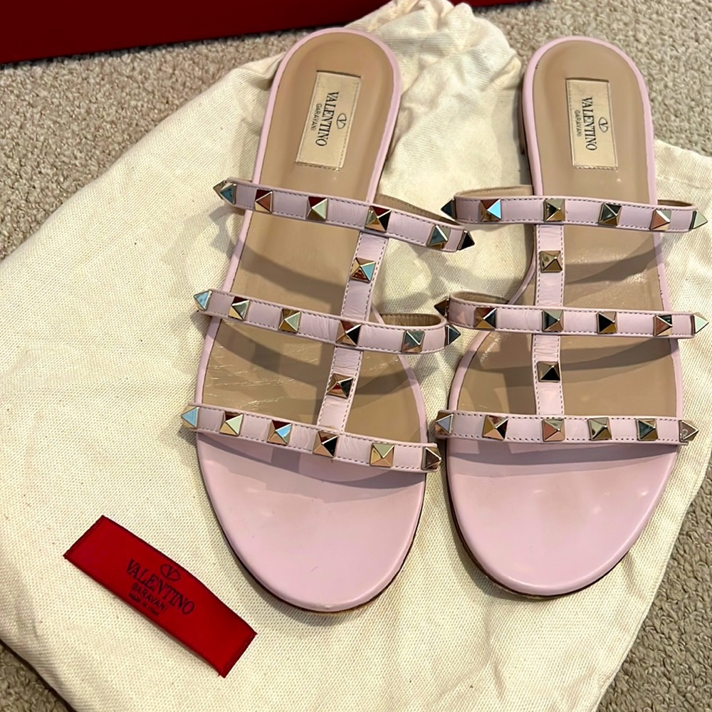 ROSE PINK VALENTINO ROCKSTUD SLIDES 💖